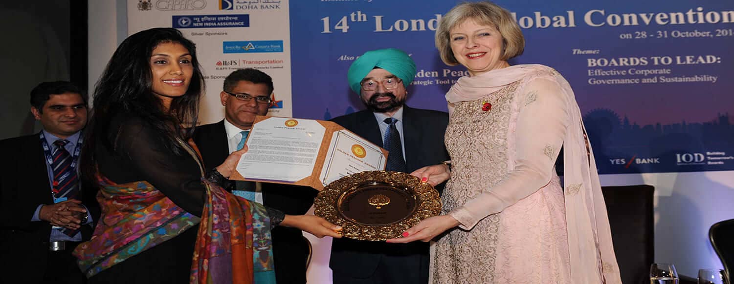 Roshni Nadar, Chairperson of HCL Technologies receiving the Golden Peacock Award for Social Leadership in London